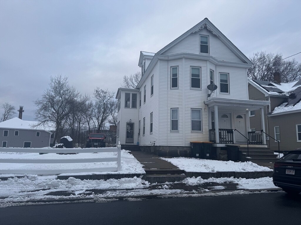 18 Mt Pleasant St Unit 2, Chelmsford, MA 01863 Room for Rent in