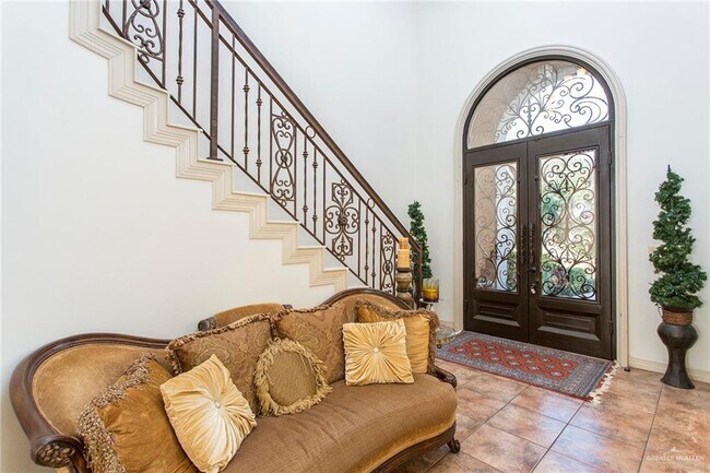 Building Photo - 3805 San Clemente