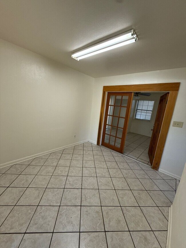 Foto del edificio - 4 bed/ 2.5 bath home, large yard! Availabl...