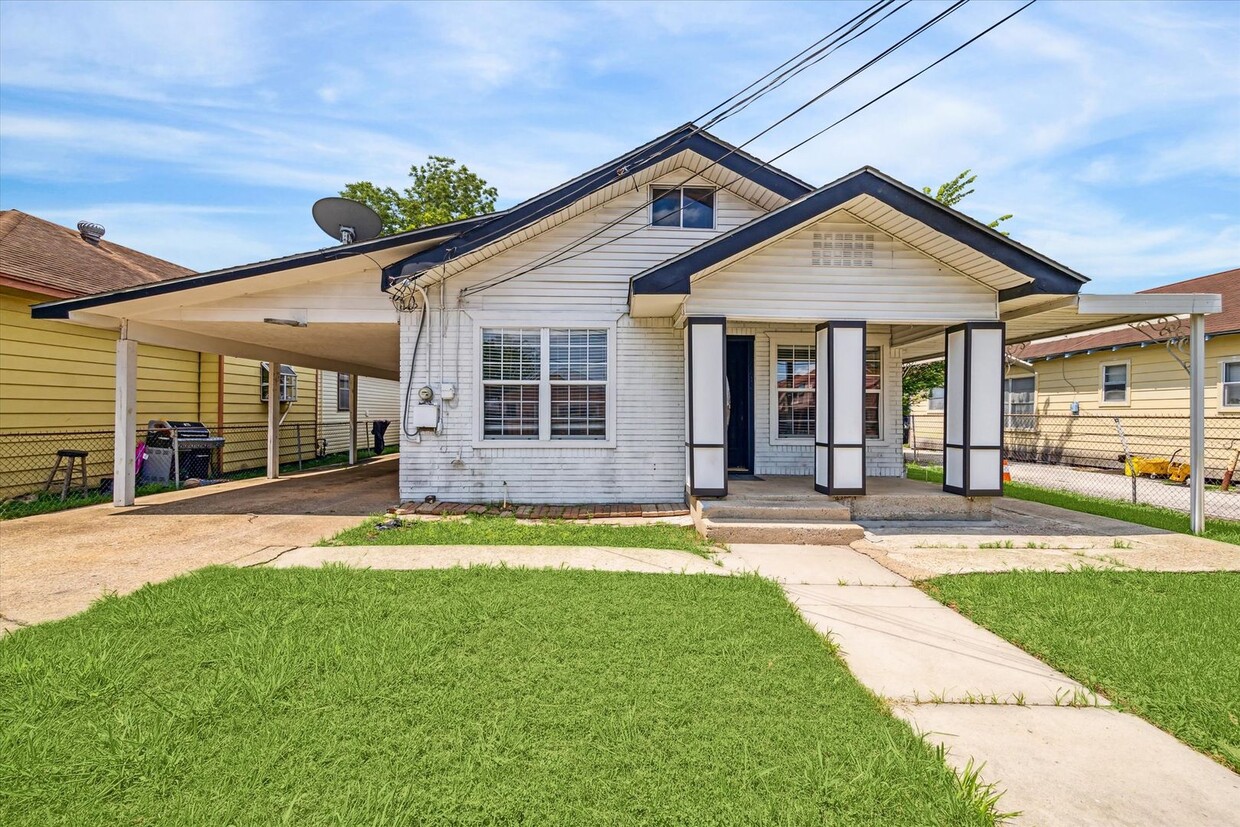 Primary Photo - 6812 Avenue Q