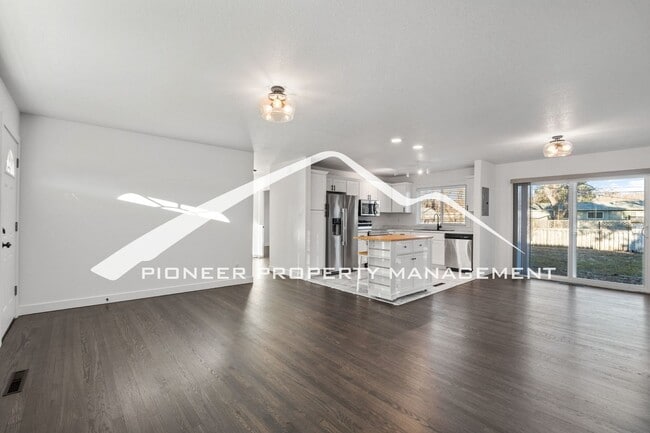 Building Photo - Stylishly Renovated Home with Enclosed Fence, AC and 1 Car Garage