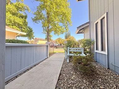 Building Photo - Beautiful 3 bedroom 2.5 bathroom in Antelope!