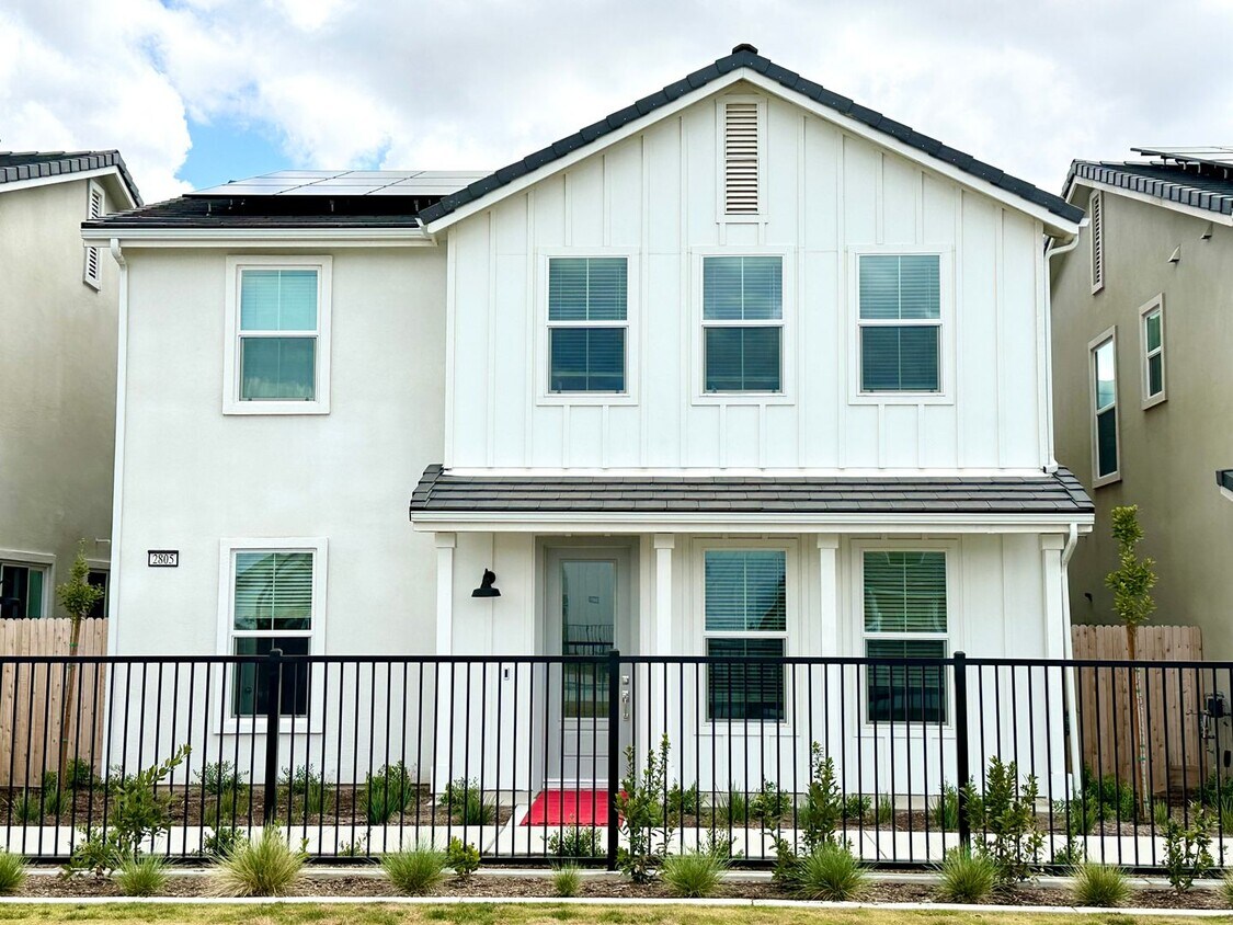 Foto principal - BRAND NEW 3/2.5 Near Clovis North High School