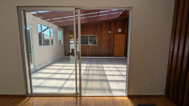 Building Photo - Spacious 4Bed/3Bath House Home in El Cerrito!