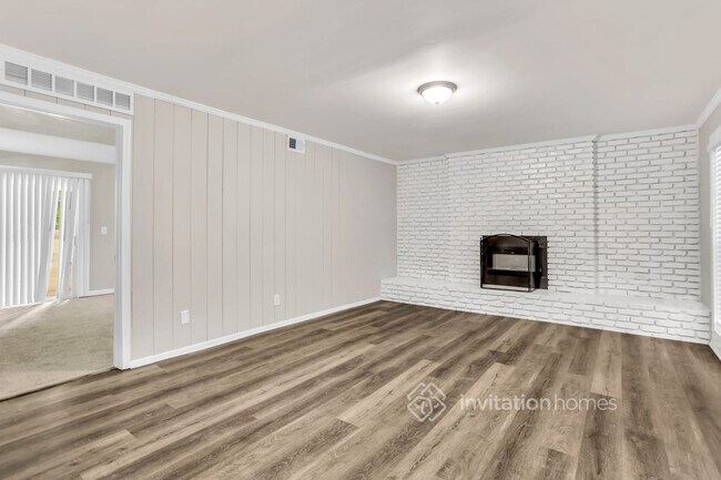 Building Photo - 3640 W Potomac Dr