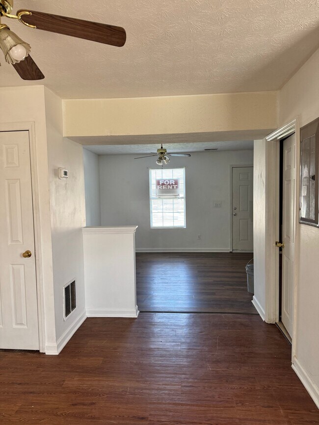 Foto del edificio - 910 Weeping Willow Dr