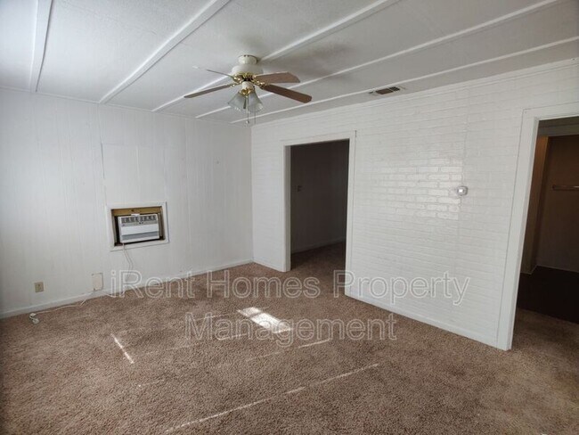 Building Photo - 516 E 41st St