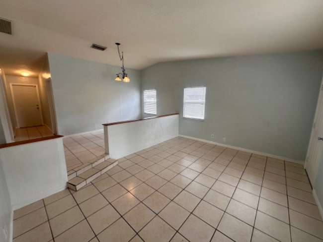 Foto del edificio - 6171 Heather St