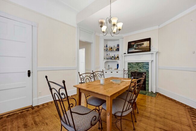 Foto del edificio - 2522 N Burling St