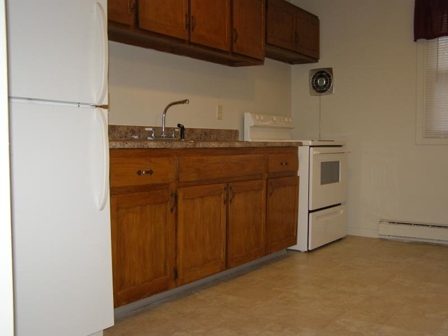 Kitchen - Colonial Gardens Apartments