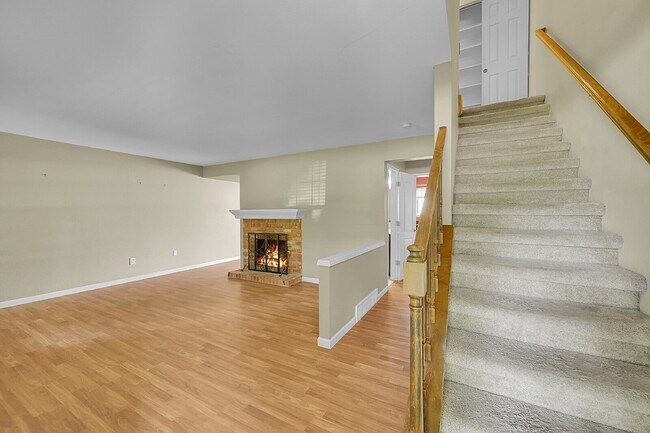 Building Photo - $2,700.00 - 3 Beds, 2.5 Baths, Townhouse i...