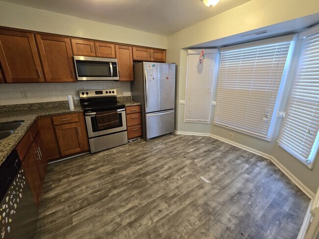Building Photo - 166 Majestic Cir
