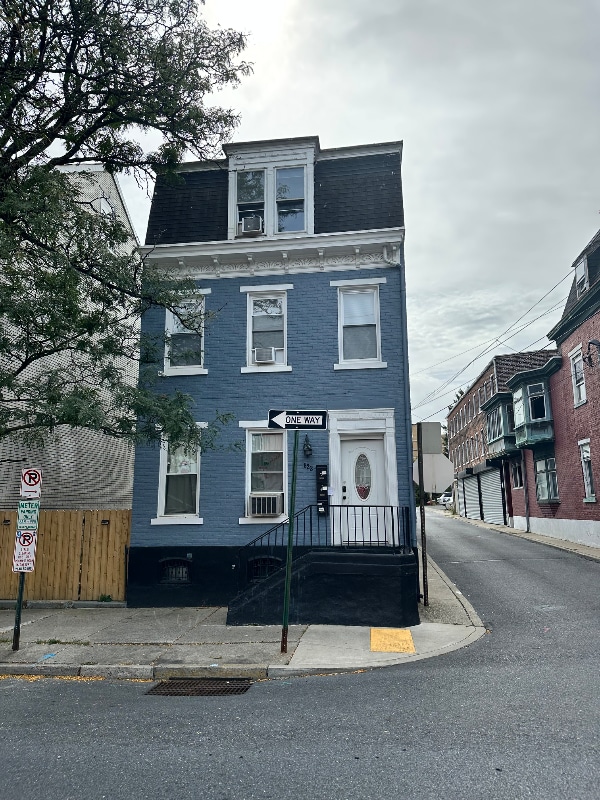 Building Photo - 822 Walnut St