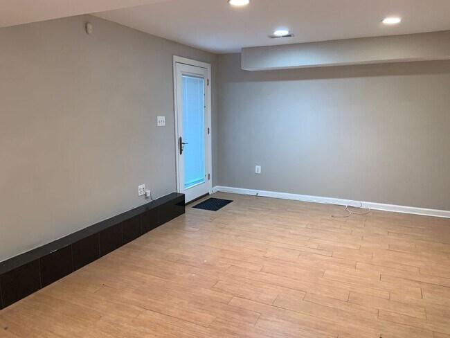 Foto del edificio - Spacious Two Bedroom Two Bathroom Petworth...