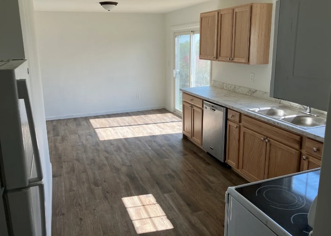 Building Photo - 467 Conrad Dr