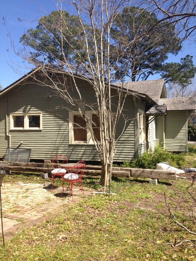 Building Photo - 608 Madison St