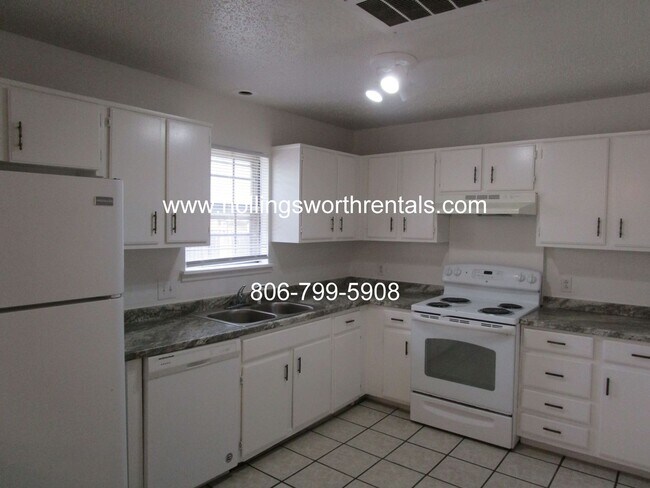 Foto del edificio - Home 3 Bedrooms, 2 Bathrooms, 2 Car Garage