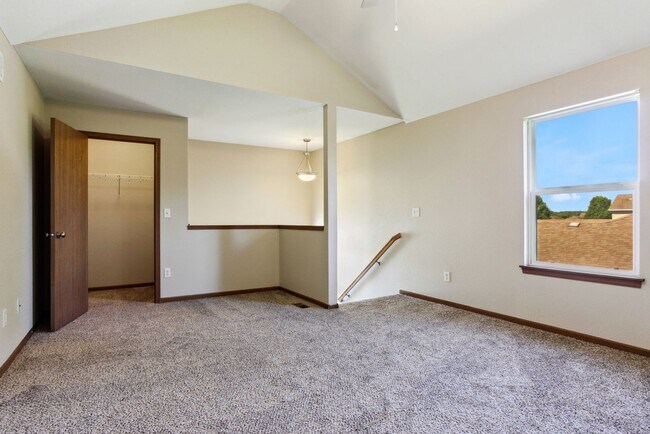 Foto del edificio - 3 Bedroom, 2 Bath, two story all electric ...