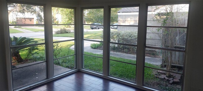 Foto del edificio - 4629 Cedar Oaks Ln