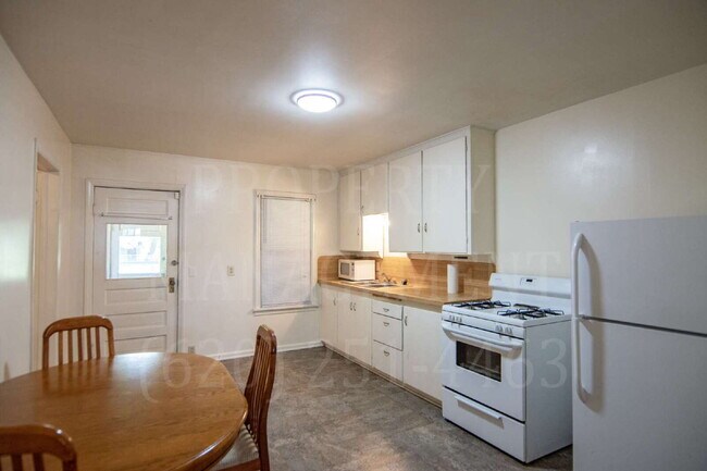 Foto del edificio - 2-Bedroom Duplex