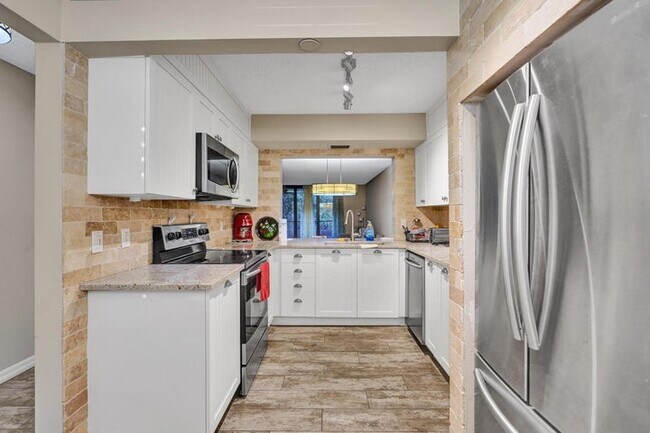 Foto del edificio - 2070 Homewood Blvd