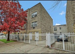 Building Photo - 747 Essex St