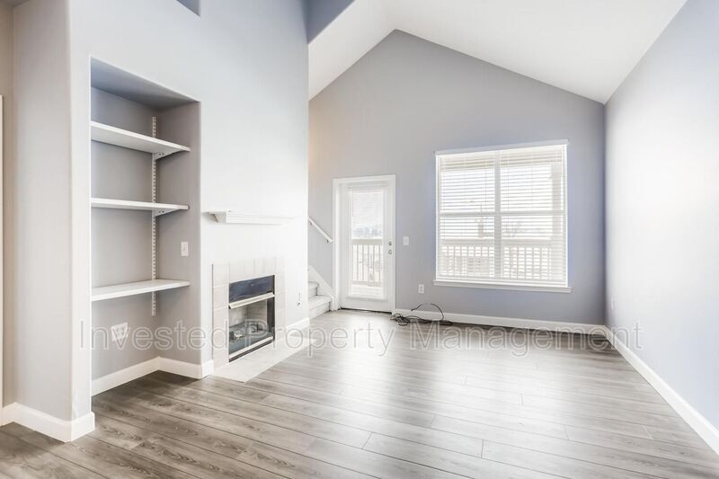 Primary Photo - 6009 Castlegate Dr W
