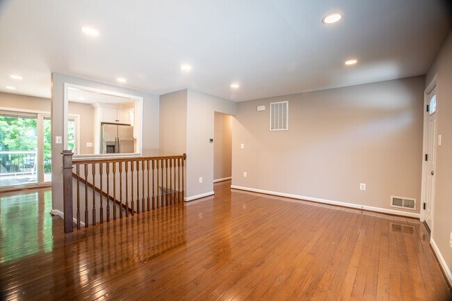 Building Photo - Beautiful 3 BR/ 2 BA Single-Family Home in...