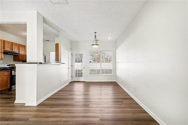 Foto del edificio - 2559 Walden Lake Dr