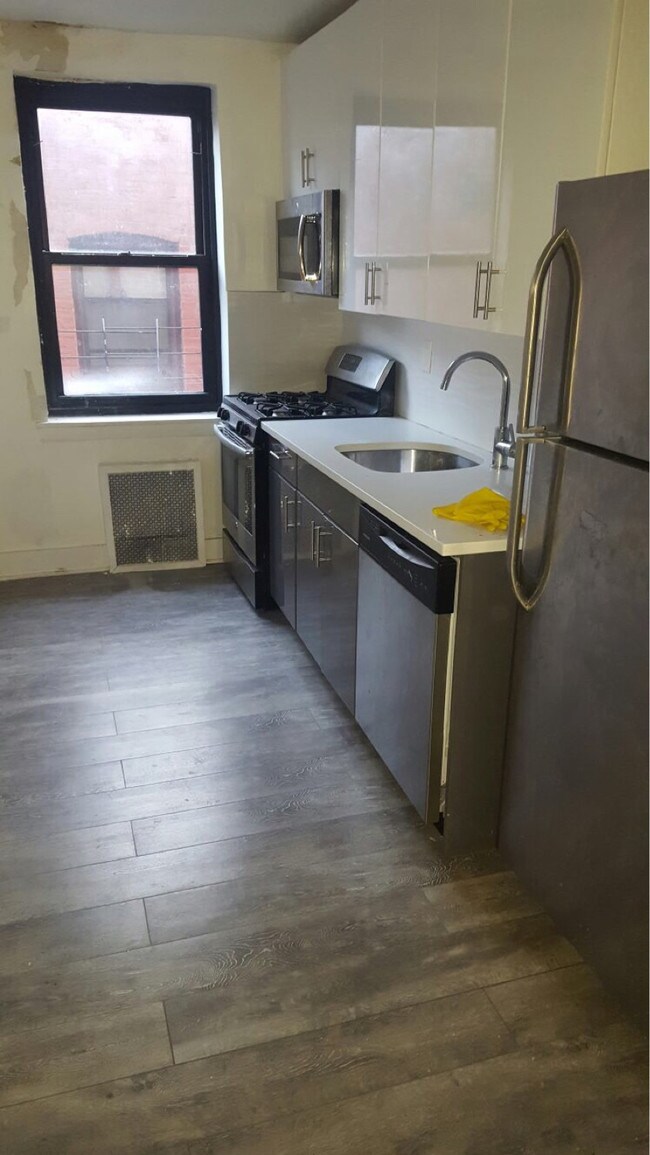 Foto del edificio - 4140 Denman St