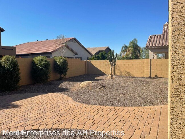 Foto del edificio - 4 br, 3 bath House - 2427 W EAGLE FEATHER RD