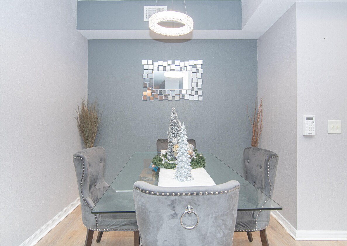 Foto principal - 350 Crestwood Cir