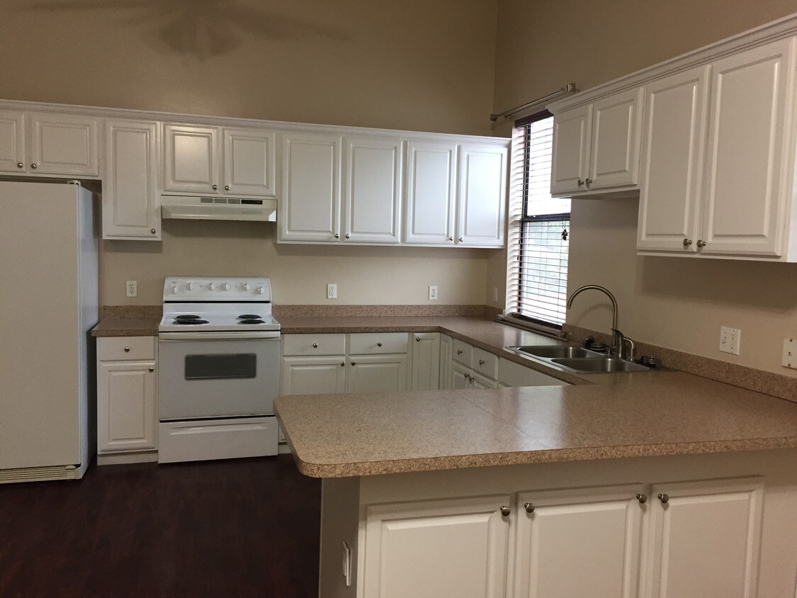 Open Floor Plan - 9311 Pine Forest Rd