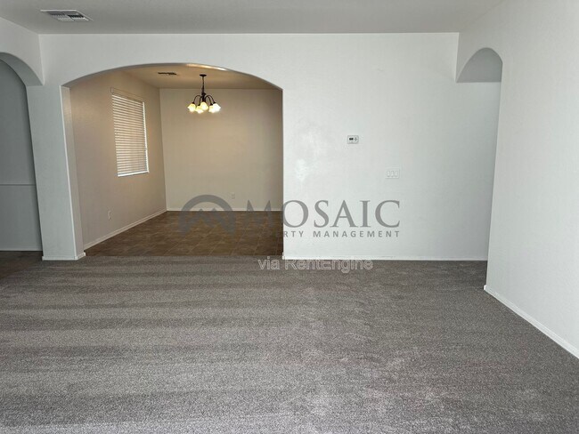 Building Photo - 957 S Almira Ave