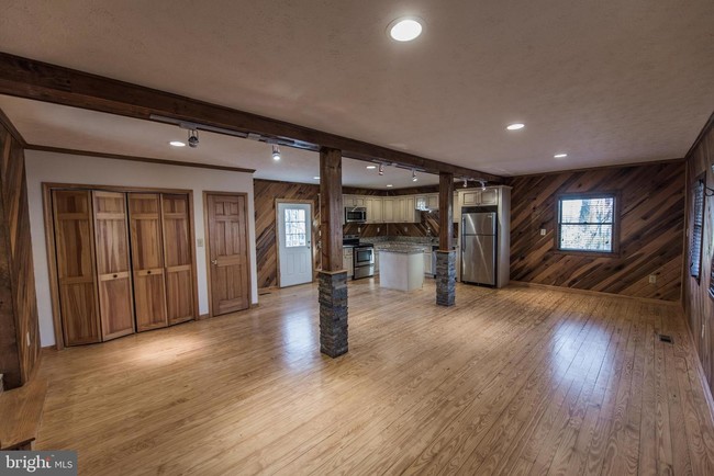 Foto del edificio - 240 Woodward Ln
