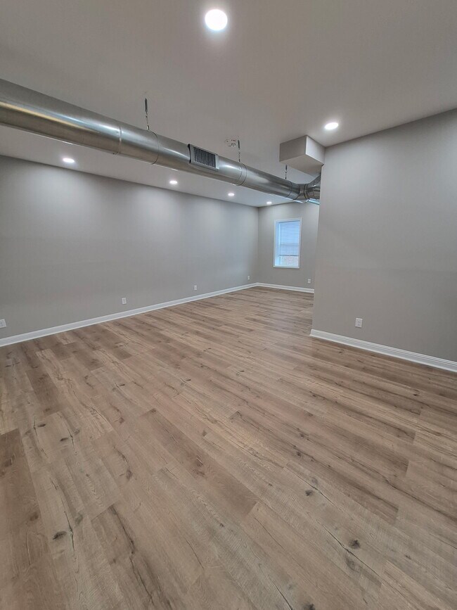 Foto del edificio - 111 E Main St