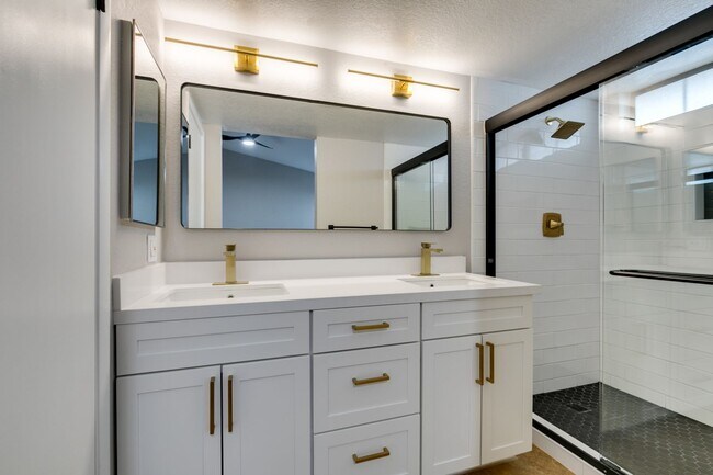 Foto del edificio - Stunning fully remodeled single-story home