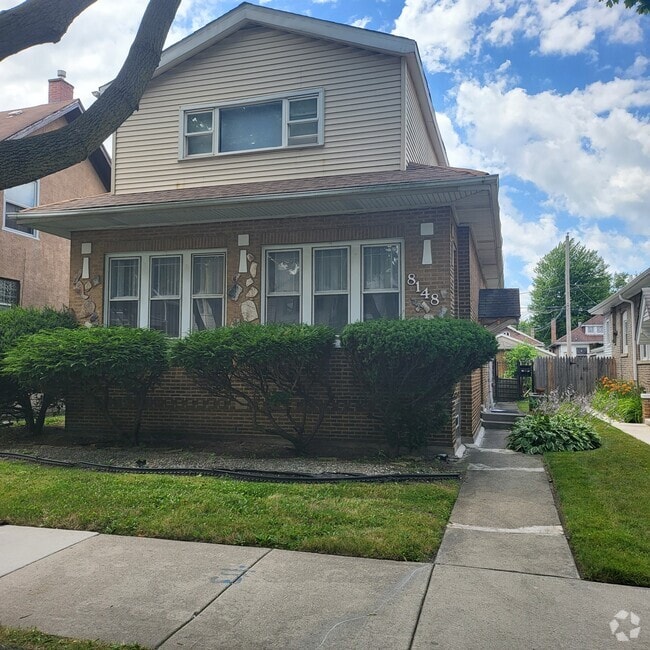 8148 S Kenwood Ave