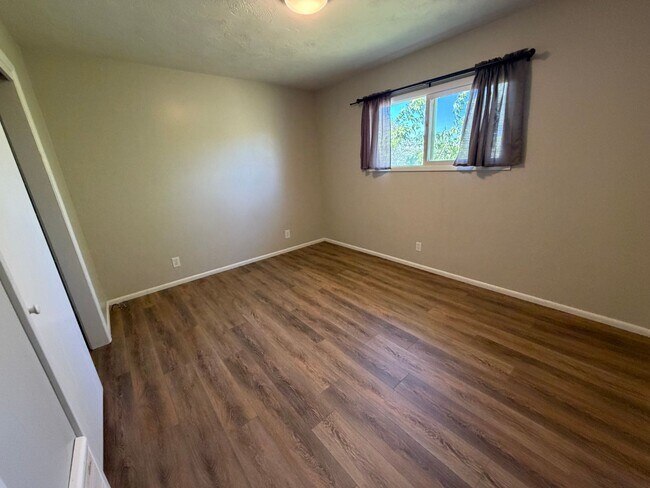 Foto del edificio - Lease Pending - Victor Duplex