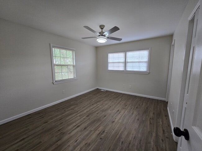 Building Photo - 384 Deputy Ln