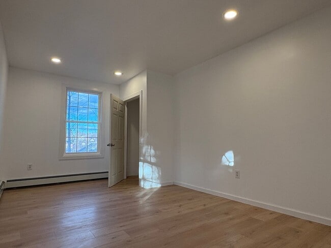 Building Photo - 24 Willis St