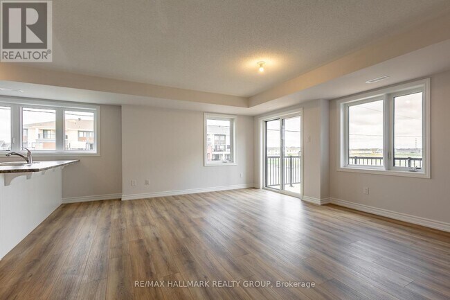 Building Photo - 292 Zenith Private