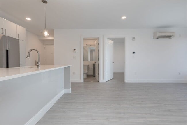 Building Photo - 42 N Beacon St