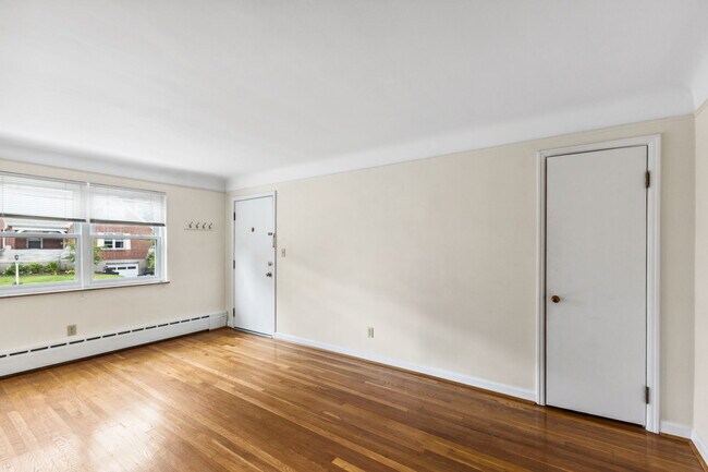 Building Photo - 3332 Maplecrest Pl