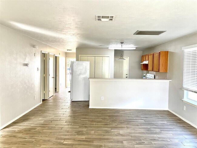 Building Photo - 19011 Brownstone Mills Dr