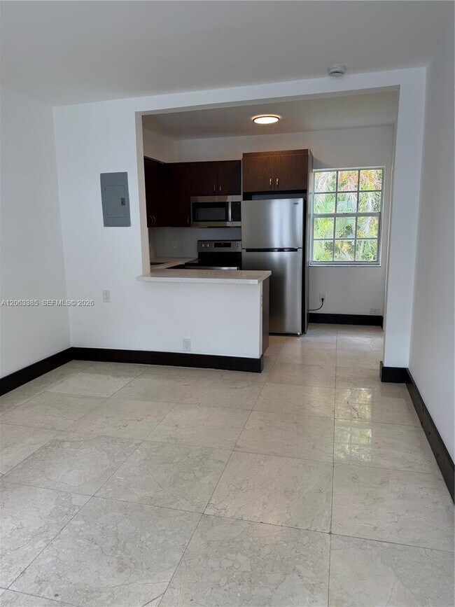 Foto del edificio - 551 NE 62nd St