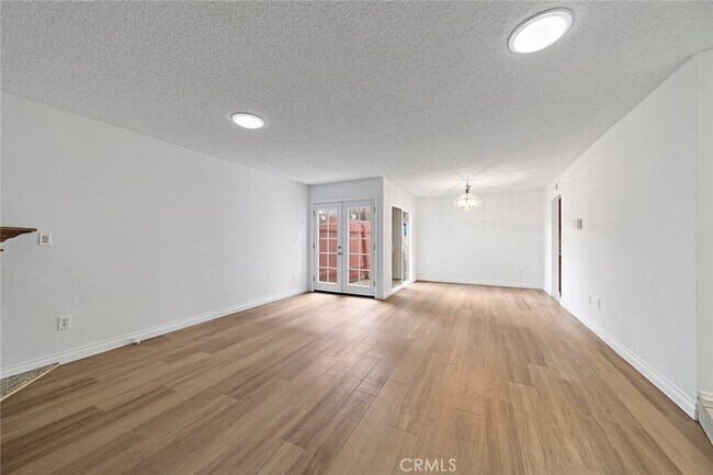 Building Photo - 5166 Dunbar Dr