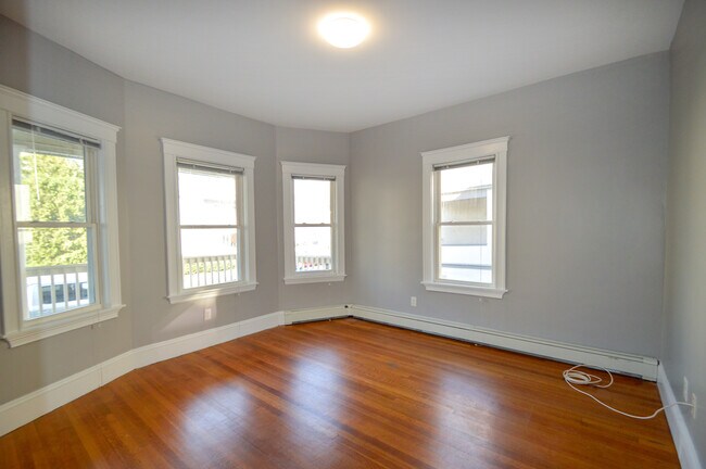 Building Photo - 65 Mapleton St