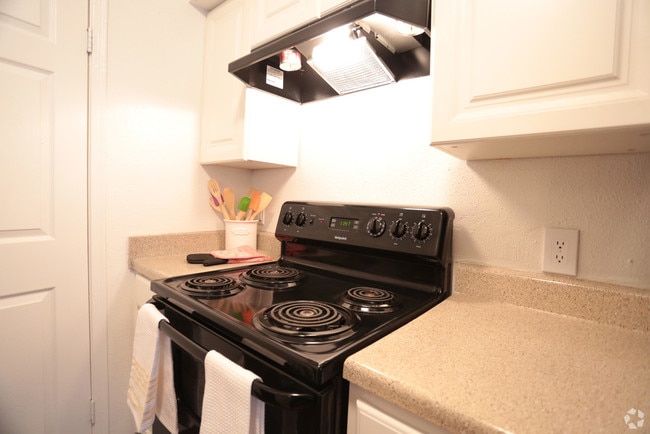 brittany-square-rosenberg-tx-kitchen.jpg - Brittany Square