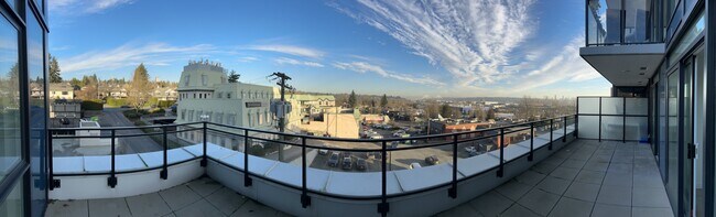 Building Photo - 901-901 Lougheed Hwy.